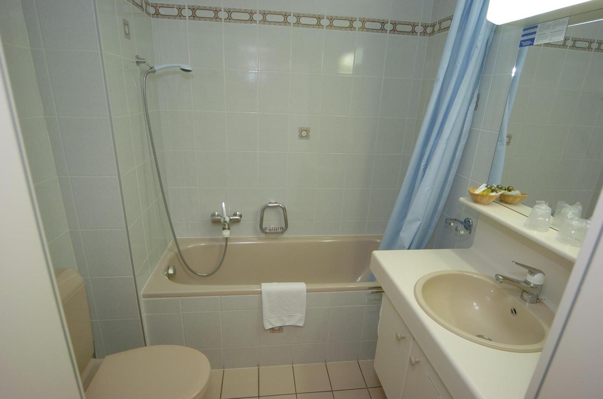 Hotel Le Cedre Bex Oda fotoğraf